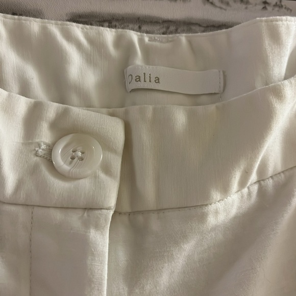 Dalia women’s ankle pants, white, size 6. Two front two back pockets - Picture 2 of 6